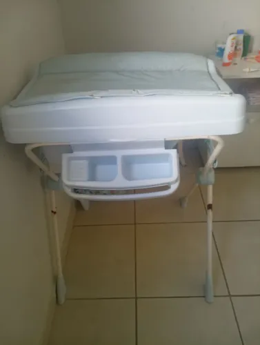 Carrinho de passeio e banheira com suporte