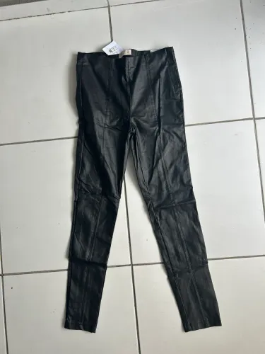 Calça em napa cintura alta NOVA