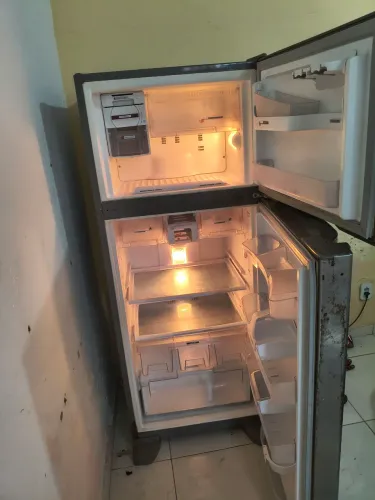 GELADEIRA DUPLEX ÓTIMO ESTADO DE FUNCIONAMENTO