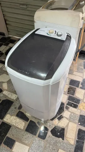 Tanquinho Colormaq 16kg ---220v funcionando tudo entrego tenho outros modelos e móveis