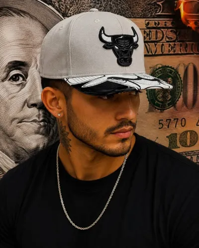 Boné Snapback Aba Reta Cinza e Preto | Bordado Premium Ajustável