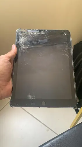  iPad 6ª geração (modelo A1954, 9.7", 2018) - TELA QUEBRADA