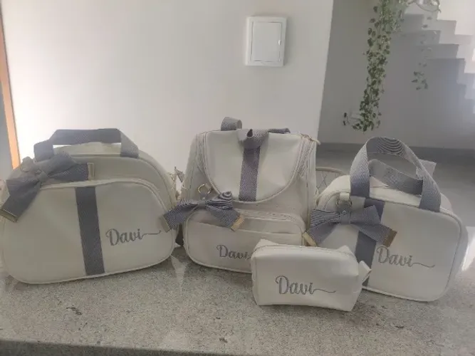 Kit bolsas maternidade novo, nunca usado, com o nome DAVI.