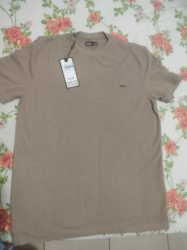 Camisa masculina da marca Niran nova! , excelente material . Tenho GG porém veste G