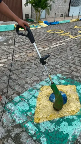 Aparador de Grama Elétrico