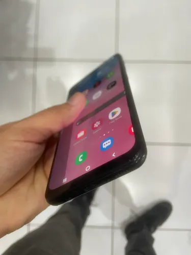 A30s 64 gb bom pra uso diário bateria descarrega rápido fora isso tu ok