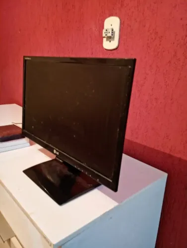 Monitor LG usado - defeito na tela LED (para retirar peças)