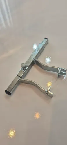 chave universal para remoção da porca/tampa da bomba de combustível.