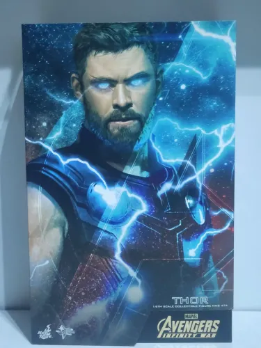 Action Figure: Thor Guerra Infinita- Hot Toys