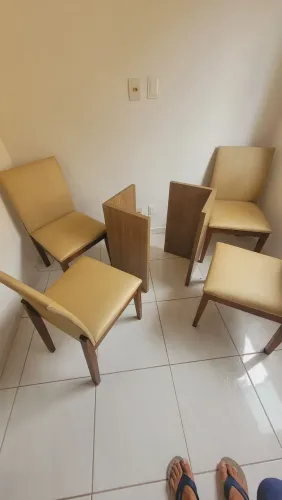 Cadeiras e base de mesa