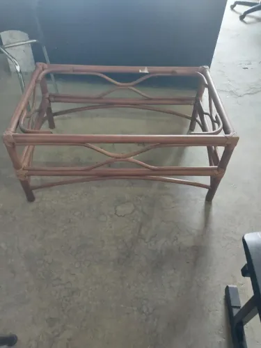 MESA DE CENTRO 80X50 SEM VIDRO E MESA LATERAL 50X50 COM VIDRO EM JUNGO BAMBU SEM USO