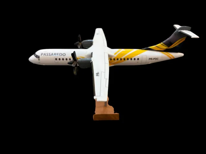Maquete em resina ATR72-600 Passaredo - 26x26cm