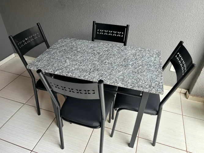 Jogo de mesa 4 cadeiras NOVO