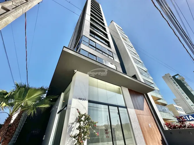 Apartamento mobiliado com vista mar disponível para locação no bairro Centro, em Balneário