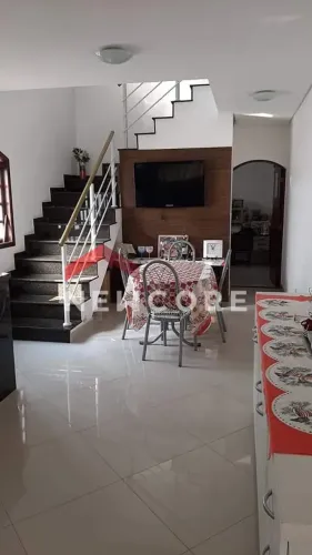 Sobrado em Rua Benedita Maria Barbosa Souza - Vila Pilar - Arujá/SP