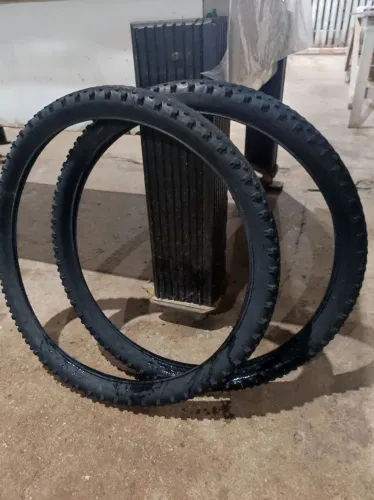 Pneus 2.30 para bicicleta