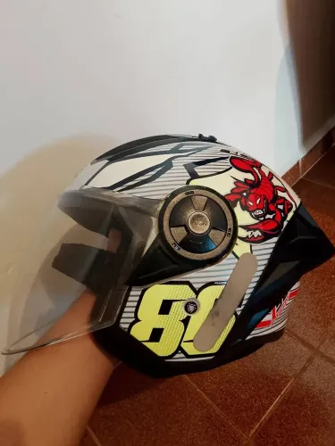 Só hoje capacete LS2 aberto lançamento bem novo , conservado, nenhum defeito, 350 hoje