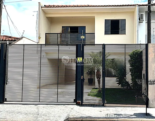 Sobrado à venda em Maringá, Jardim América, com 3 quartos, com 187 m²