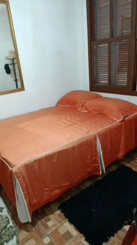 Cama e roupeiro