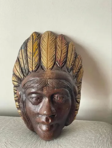 Rosto de índio em cerâmica 