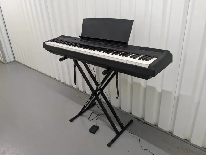 Piano Digital Yamaha p115b (com suporte e banco)