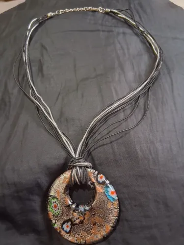 Vendo lindo colar antigo com pingente de murano italiano