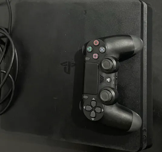 PLAYSTATION 4 À VENDA - IMPECÁVEL!