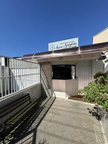 Dois quartos com varanda e piscina