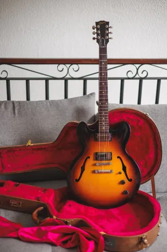 Guitarra Gibson ES-335 Studio