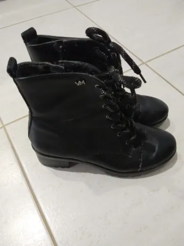 Bota preta 37 em couro sintético Via Marte