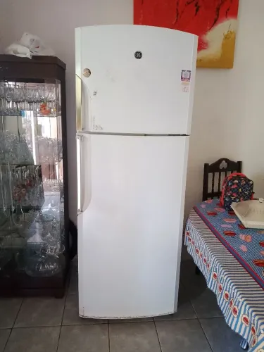 Vende-se geladeira ge bem conservada contato 83=99666=7386 zap