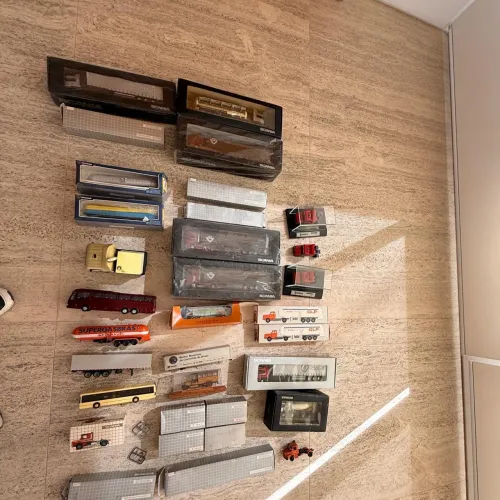 Lote de Miniaturas Scania e Caminhões Colecionáveis - Diversos Modelos, Muitos na Caixa