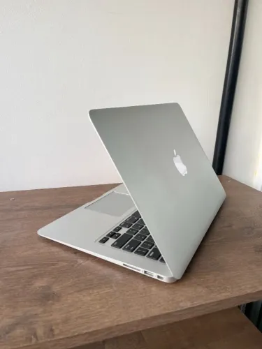 MacBook Air 13" i5 8GB 128GB - Bateria com só 90 ciclos