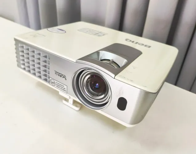 Projetor Profissional de CURTA DISTÂNCIA BENQ