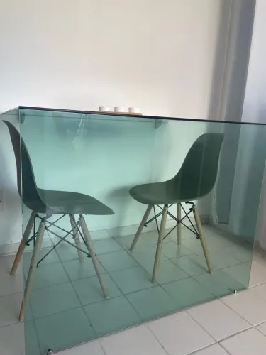 Mesa e base de vidro temperado