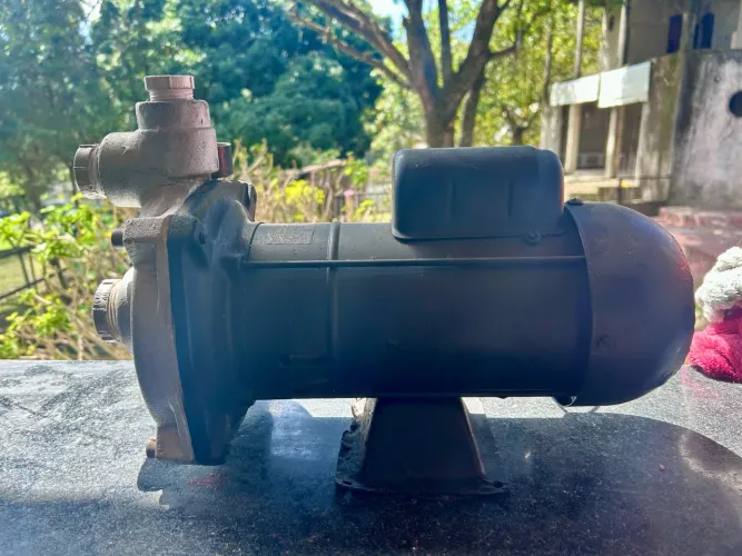 Bomba d?água Dancor 1 CV com motor WEG - 110V - Funcionando