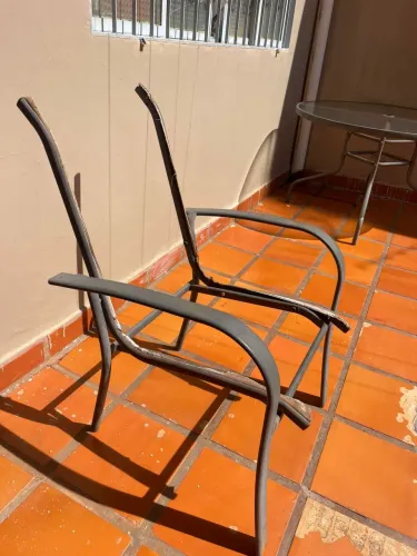 Cadeira com mesa para piscina ou jardim