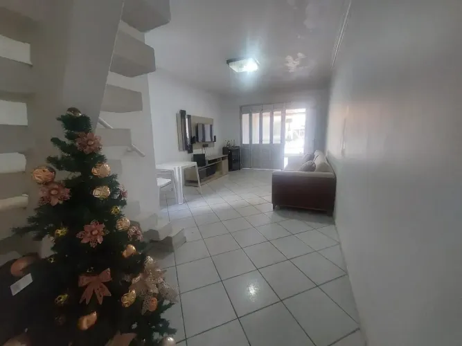 VENDO CASA COM 5 QUARTOS 1 SUÍTE GARAGEM NA HUMAITÁ PEDREIRA PRÓXIMO AO LÍDER