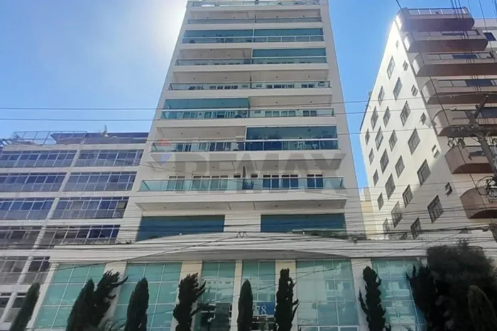 Apartamento Impecável com 2 suítes em Cond. moderno em Agriões.