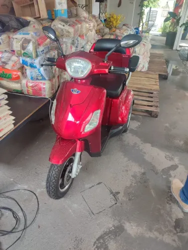 Triciclo Semi novo usado poucas vezes