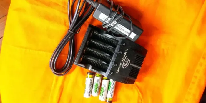 Carregador  de Pilha ultra  15 min. Bi Volts. 110/220