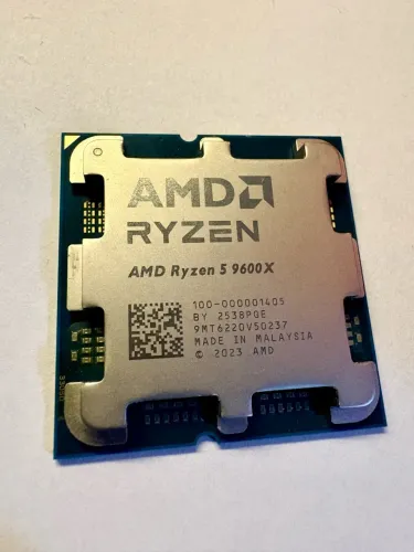 Processador Ryzen 5 9600X - Usado