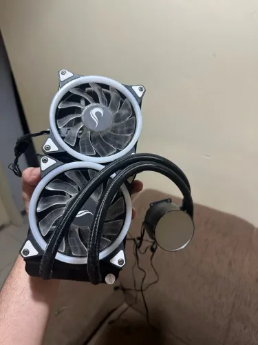 Vendo Water cooler rise mode 240mm funcionando tudo (NÃO TEM O SUPORTE)
