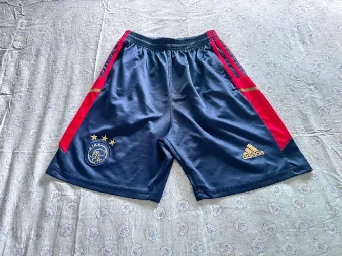 Short com bolso e zíper do Ajax !