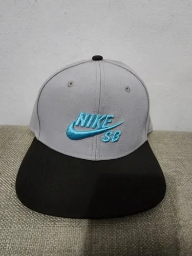 Boné Nike SB Cinza