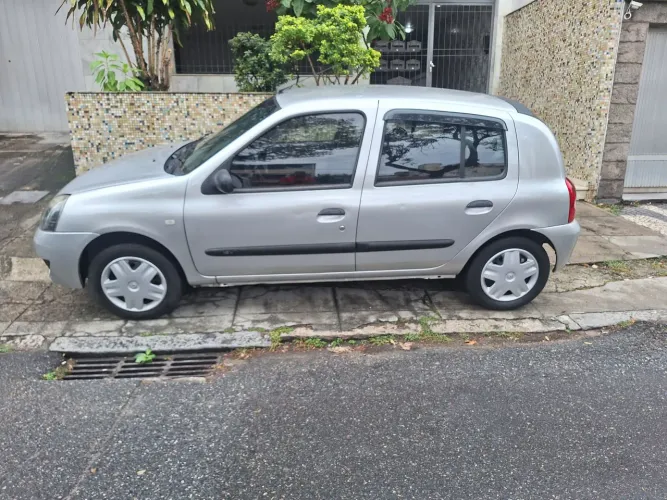 Renault Clio Hi-flex 1.0 16V 5P 2011