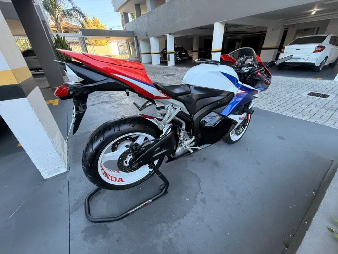 CBR 600 RR Quadricolor baixa km