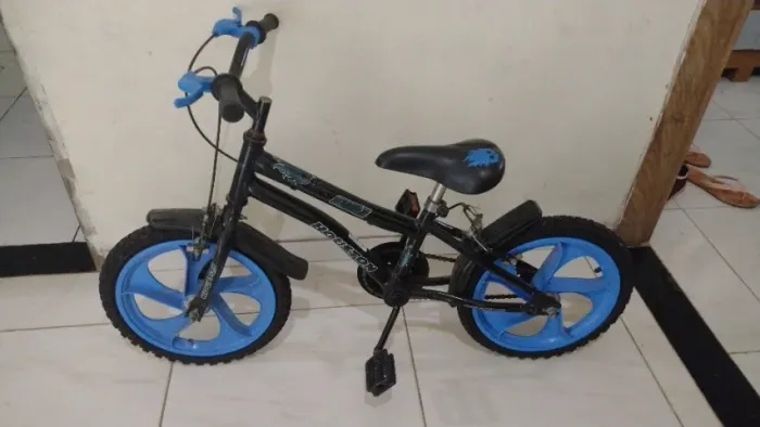 Bicicleta infantil azul