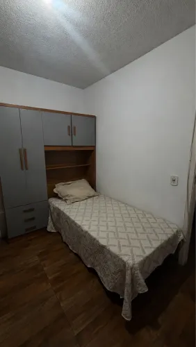 VENDO GUARDA ROUPA + CAMA COMPLETA DE SOLTEIRO