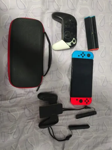 Nintendo Switch OLED Desbloqueado + Acessórios. (Tela com linha branca)